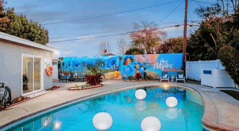 Fully equipped house with private pool | Pets are welcome in Long Beach, CA
