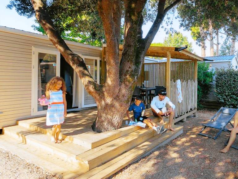Mobile home with heated pool — photo 4