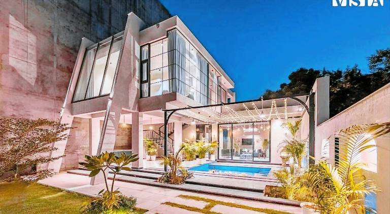 418 m&sup2; Villa