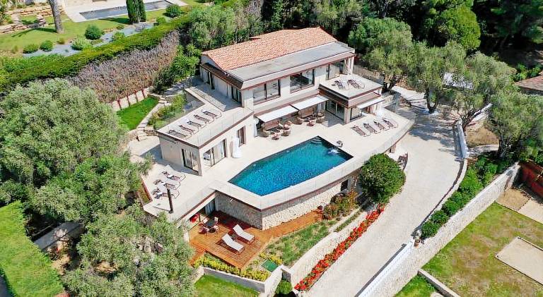 Villa with pool in Valbonne