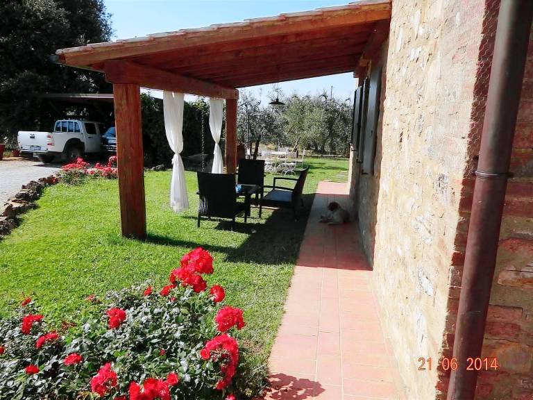 Vacation home with private pool, barbeque & garden — photo 3