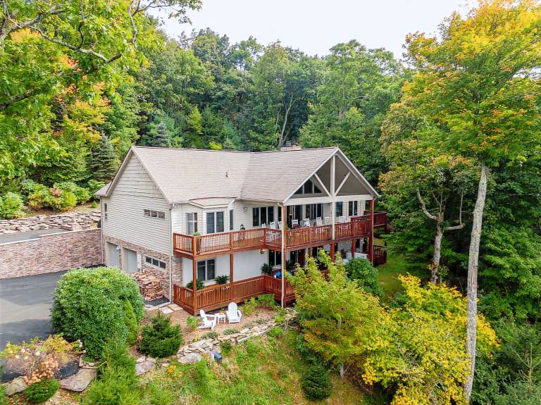 The Boulders - 1 mi from Parkway, Hot Tub, 50-Mile Views, Pool Table, Wet Bar — photo 2