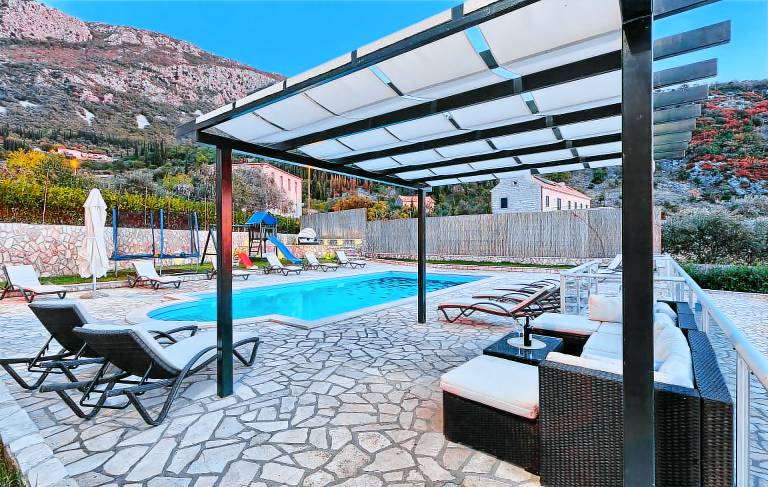 Villa Pave Hilltop - six bedroom, pool, jacuzzi, for up to 16 by MyWaycation — photo 4