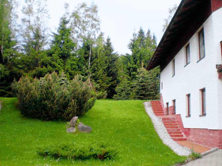Rental apartment with yard — photo 4