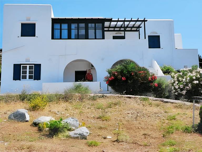 Charming holiday apartment with terrace & garden | Pets are welcome in Tinos