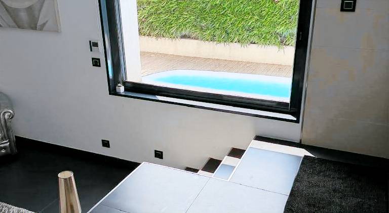 House with pool — photo 5