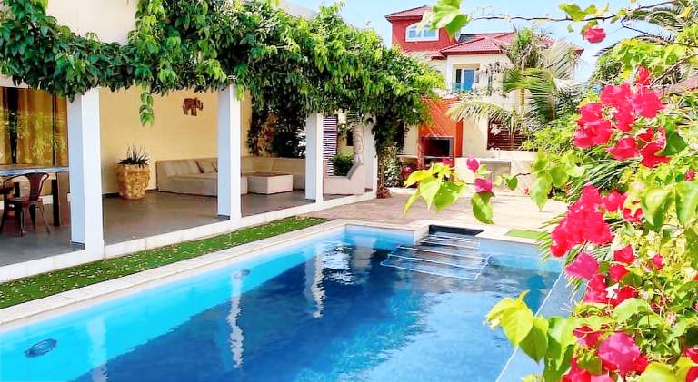 House with pool in Noord