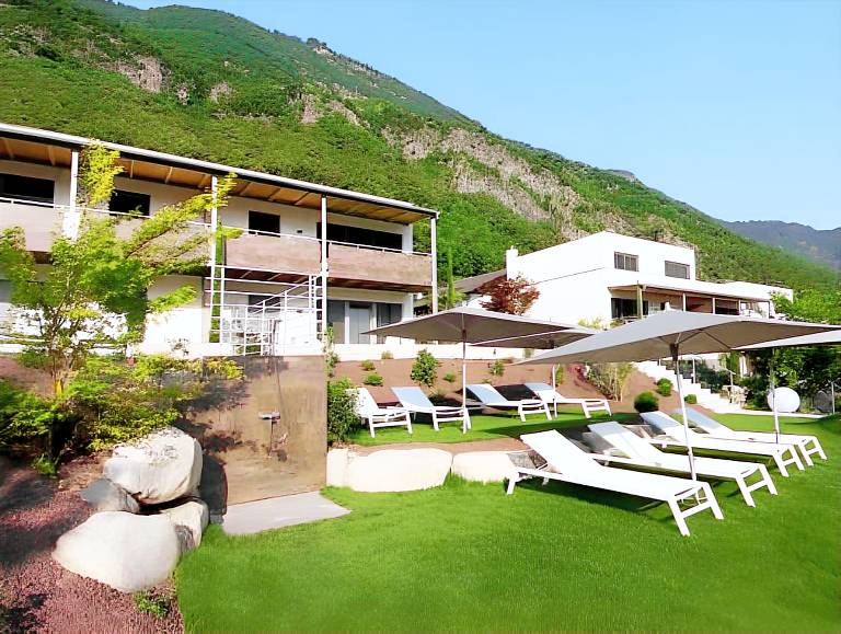 Serviced apartment with yard, pool & sauna in Lana