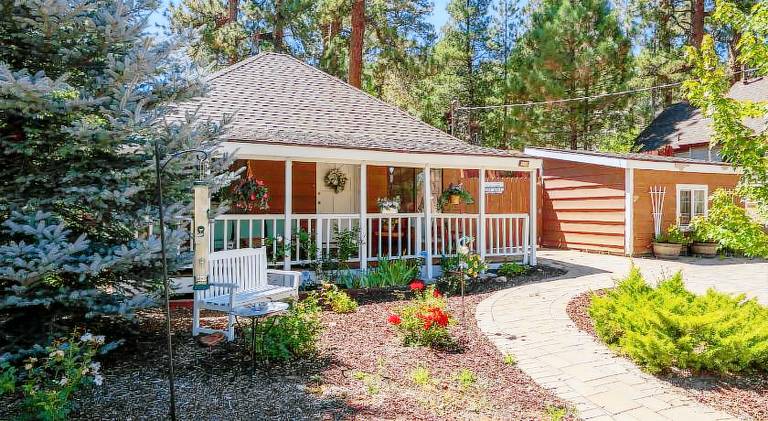 Chipmunk House - Magical Boulder Bay cottage within a picturesque setting! in Big Bear Lake, CA