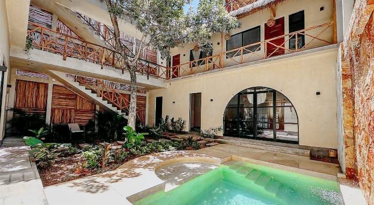 Charming serviced apartment with garden, pool & terrace | Pets allowed — photo 3