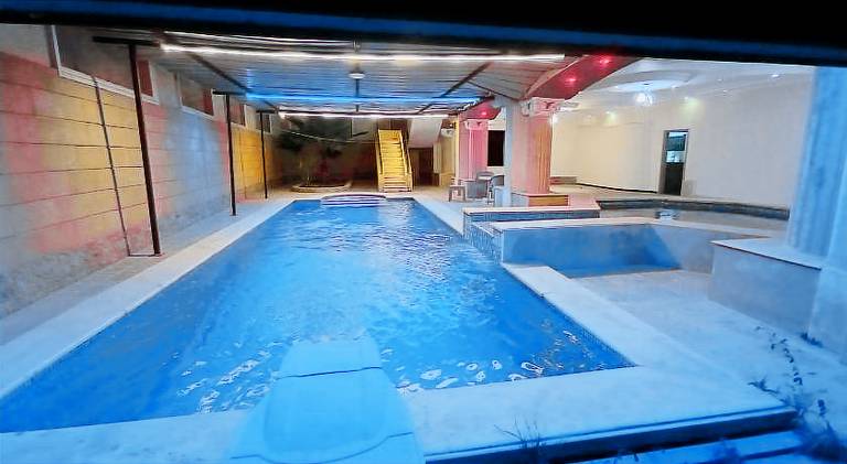 Villa with pool — photo 4