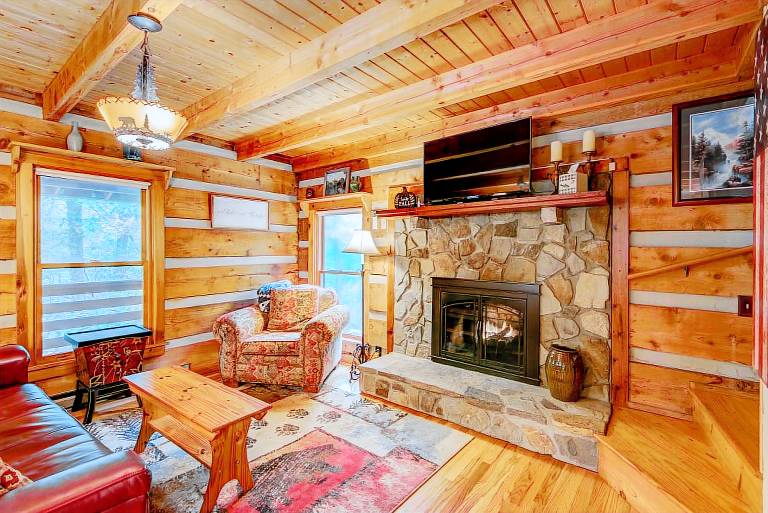 Casa Haven - Romantic forest cabin with hot tub and creek! — photo 5