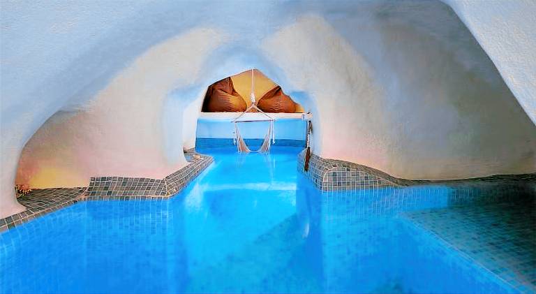 Lovely villa with heated pool, jacuzzi & barbeque | Pet-friendly in Santorini
