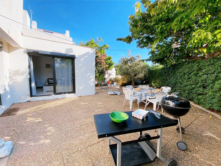 House with BBQ — photo 4