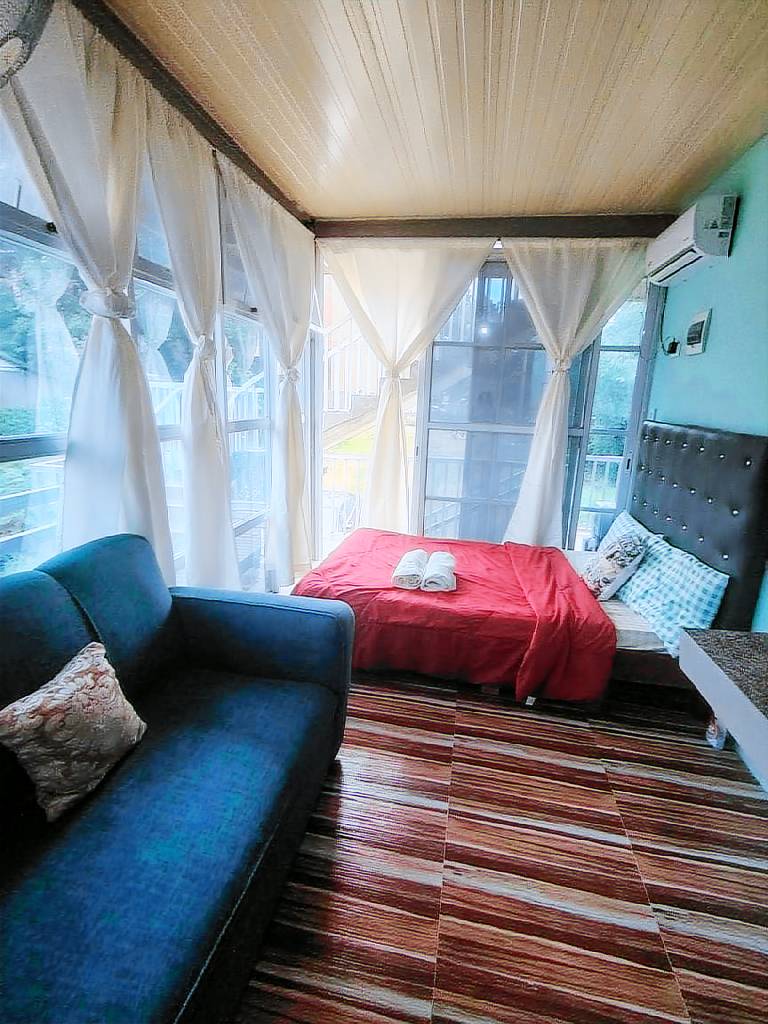House with patio & yard — photo 2