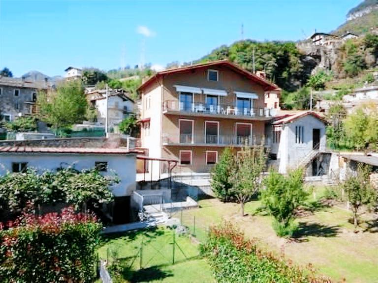Holiday apartment with barbecue, pool & yard — photo 4
