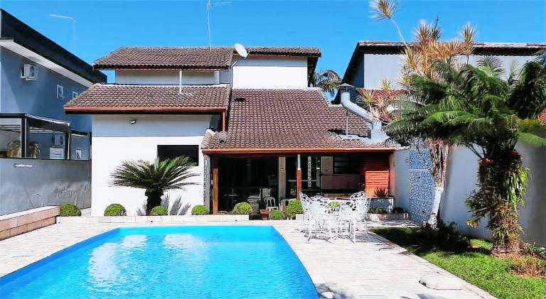 Charming vacation home with pool | Beach nearby | Pets are welcome in Bertioga