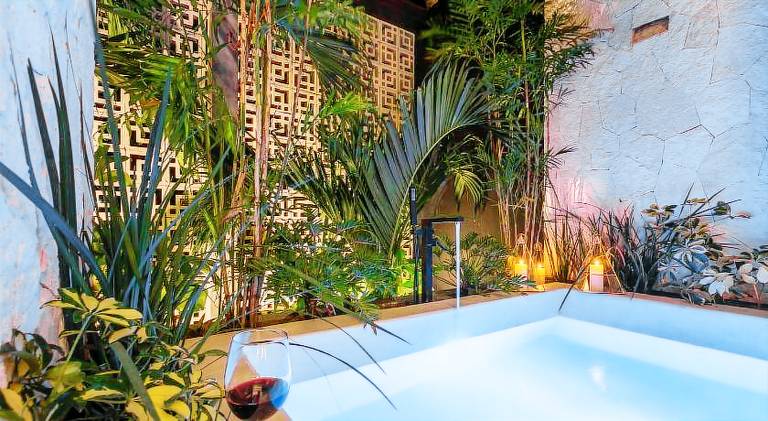 Villa with hot tub & pool — photo 4