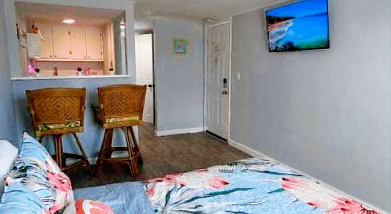 Vacation home with pool | Beach nearby | Pets allowed — photo 2