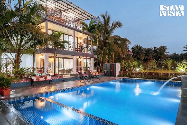 Villa with private pool & garden in Ratnagiri