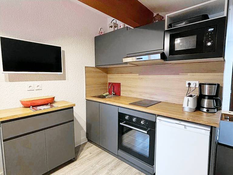 Cozy Studio for 4 with Ski-In/Ski-Out Access, in Heart of L'Alpe d'Huez — photo 5