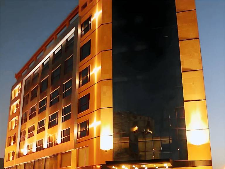 Serviced apartment with hot tub in Makkah