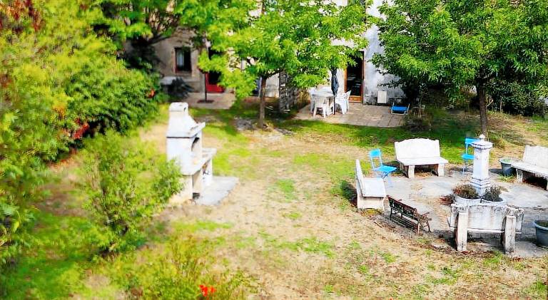 House with grill, yard & terrace — photo 4