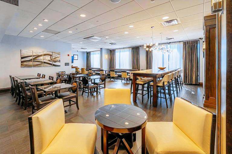 Hampton Inn Carlstadt-At The Meadowlands — photo 2