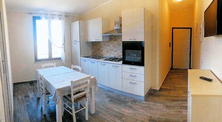 Rental apartment with patio — photo 4