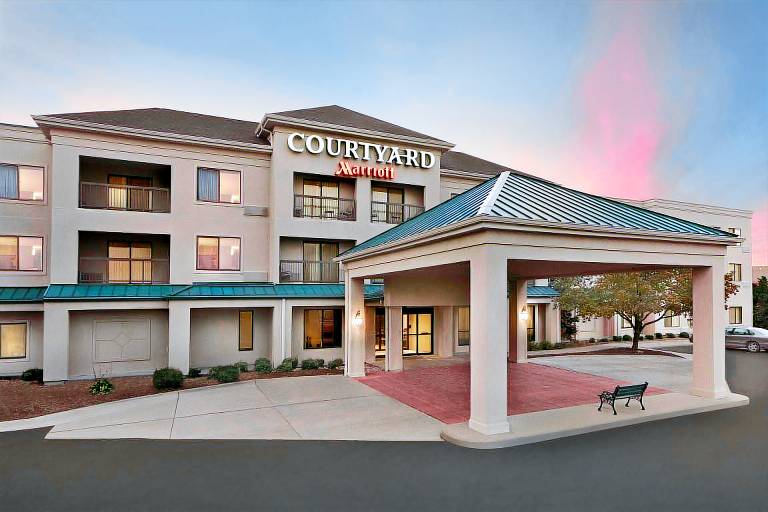 Courtyard by Marriott Topeka — photo 2