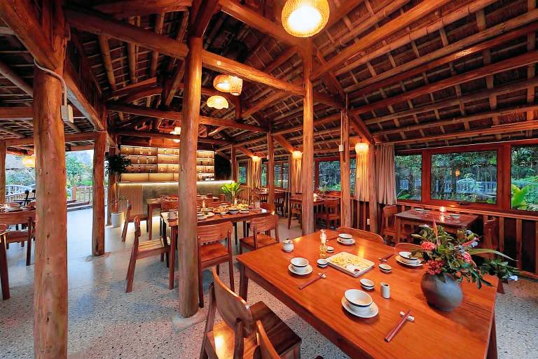 Bungalow with barbecue, pool & jacuzzi | Water view — photo 4