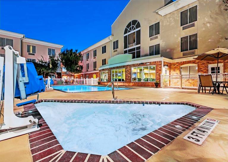 Holiday Inn Express & Suites Eagle Pass by IHG — photo 3