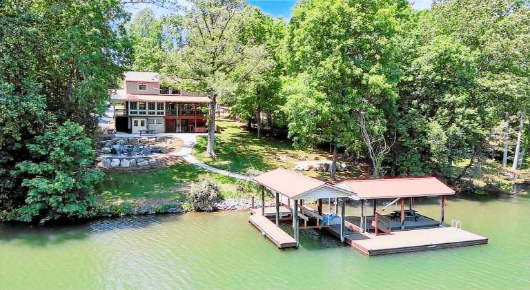 House with jacuzzi | Pet-friendly in Bedford, VA