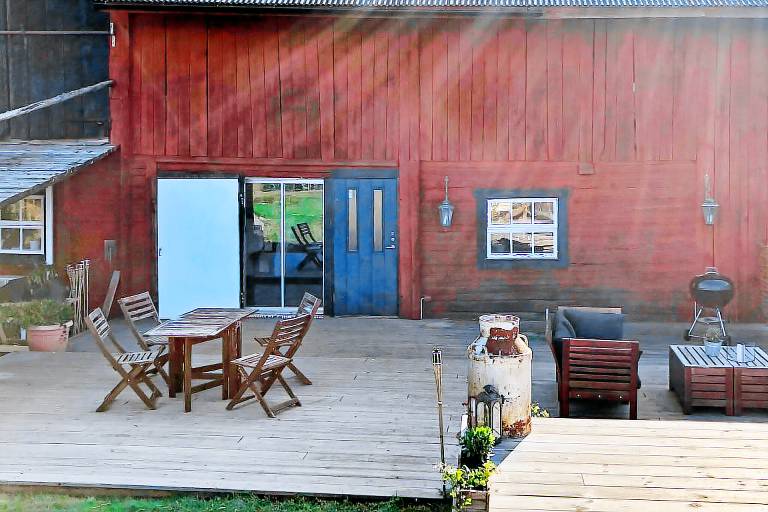 Fully equipped vacation home with patio & garden | Pets allowed — photo 2