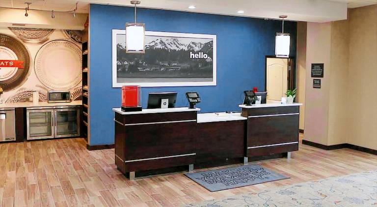 Hampton Inn and Suites Lafayette Medical Center — photo 2