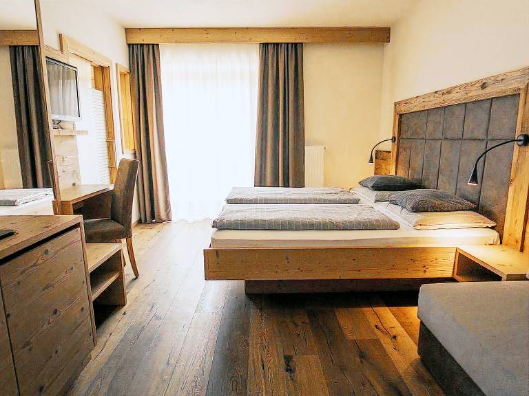  in Schrambach, Villnösser Haltestelle für max. 3 Personen