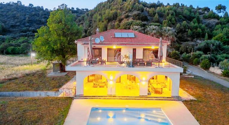 Apartment with garden, pool & patio in Archaia Olympia