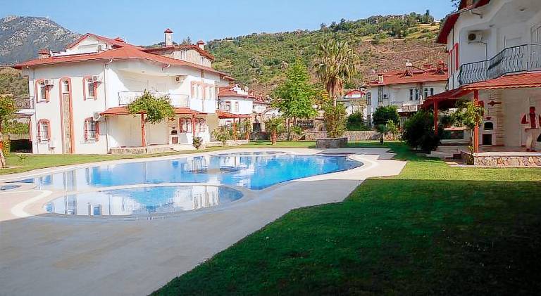 Villa with pool | Pets allowed — photo 2