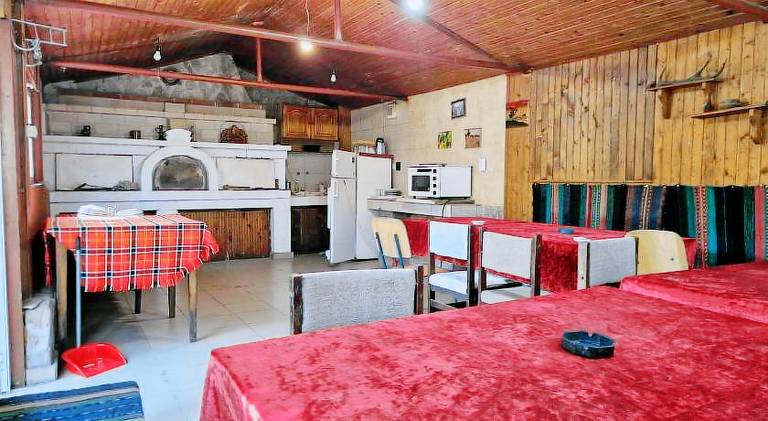 Lodge with patio, yard & BBQ — photo 2