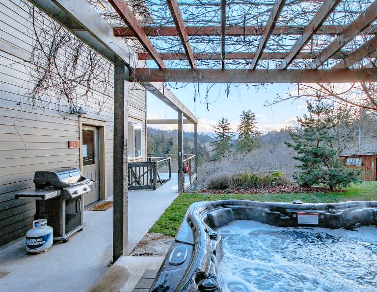 Hazel House - Gorgeous, Views, Perfect Hood River Getaway! — photo 5
