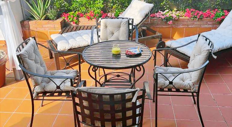 Charming Beachfront Retreat — photo 5