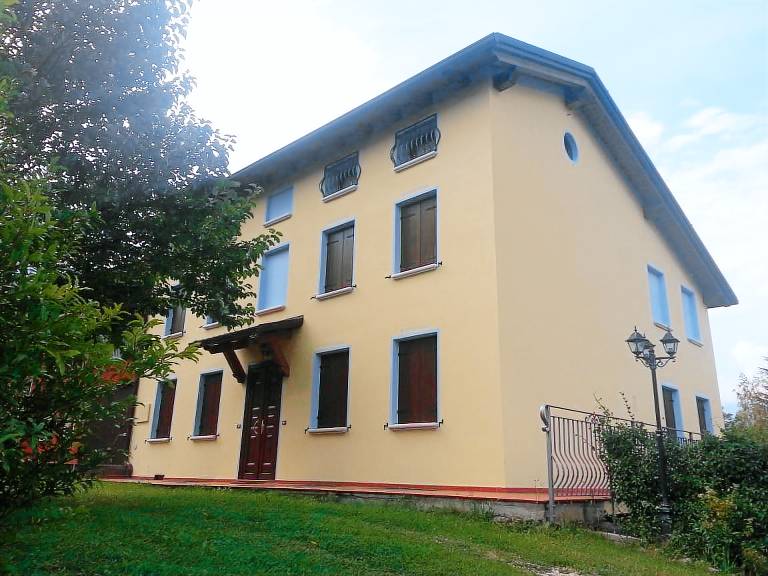 Apartment with garden & BBQ — photo 2