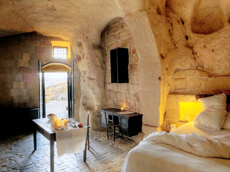 Charming Cave Vacation Rental in Ancient Town of Matera, Southern Italy — photo 2