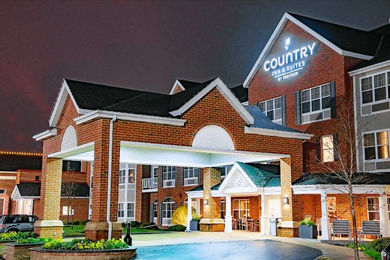 Country Inn & Suites by Radisson Milwaukee West Brookfield WI