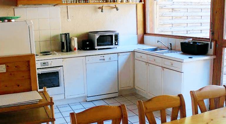 Chalet with barbecue & terrace — photo 4