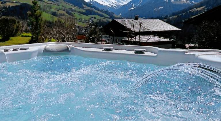 Villa with pool & jacuzzi — photo 3