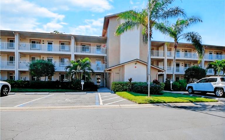 Condo  Naples