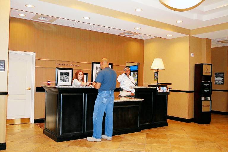 Hampton Inn & Suites Barstow — photo 4