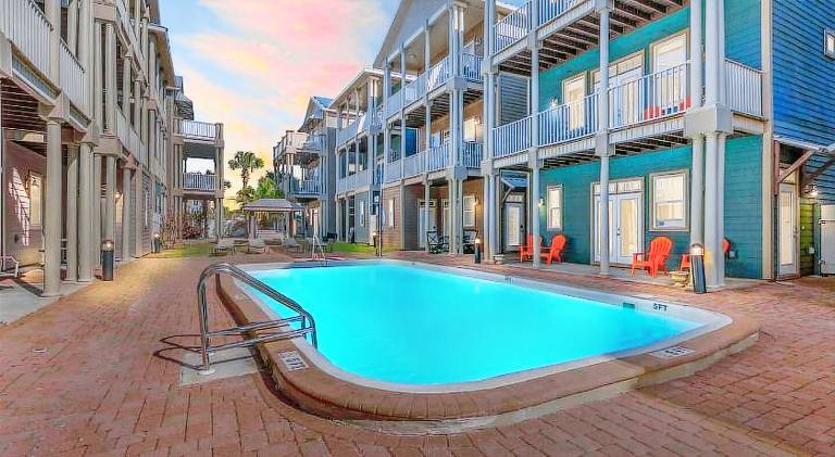 House with pool in Panama City