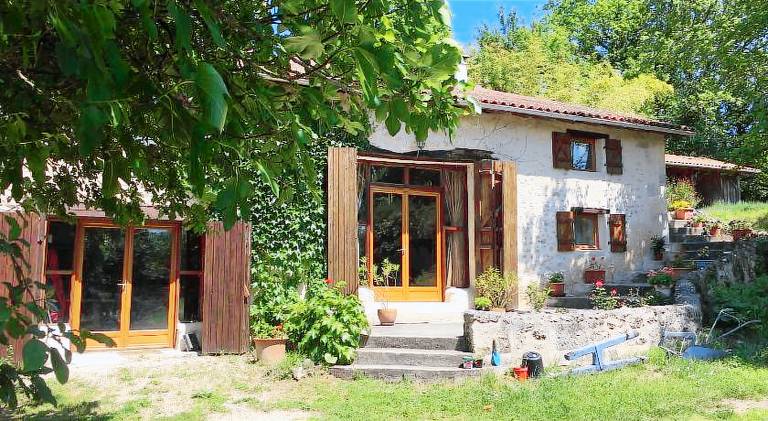 House with 3 rooms for 6 persons in Périgueux